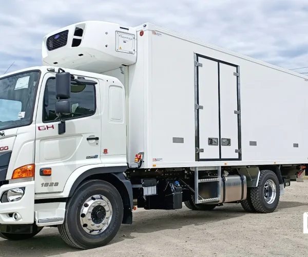 Lightweight-Bodies-Refrigerated-10-Pallet-Body-1.1-