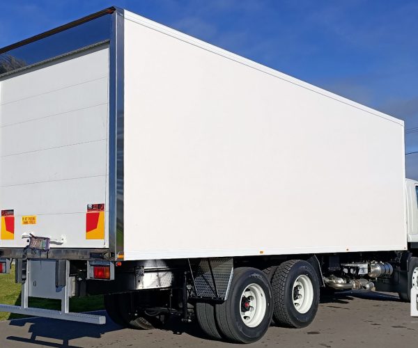 Lightweight Bodies Refrigerated 12 Pallet Body 1.6