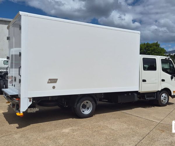 Lightweight-Bodies.au-Hino-Dual-Cab-300-616 1.1